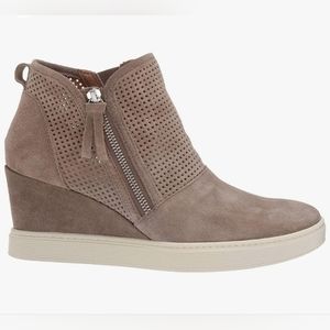 Sofft Bellview wedge bootie. 0127